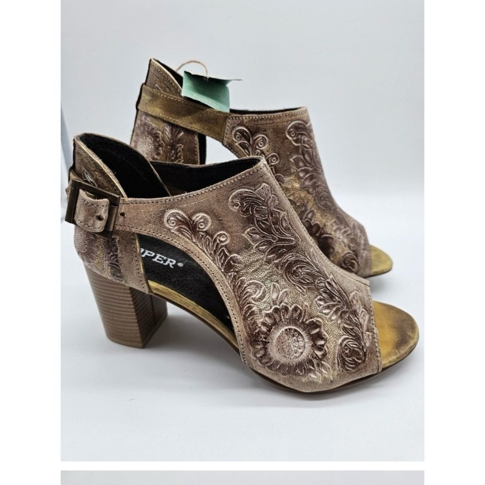 Women’s shoes. Size 9